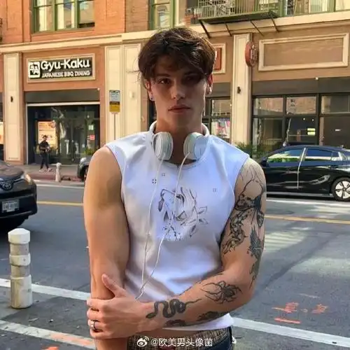 6686体育铁牌作者John