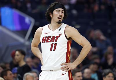 ผู้ทรงอำนาจ! ฮัสเกอร์ทำได้ 8 จาก 12 ช็อตและมีส่วนร่วม 17 แต้ม 10 รีบาวน์และ 6 แอสซิสต์ โดยมีค่าบวกลบ +43