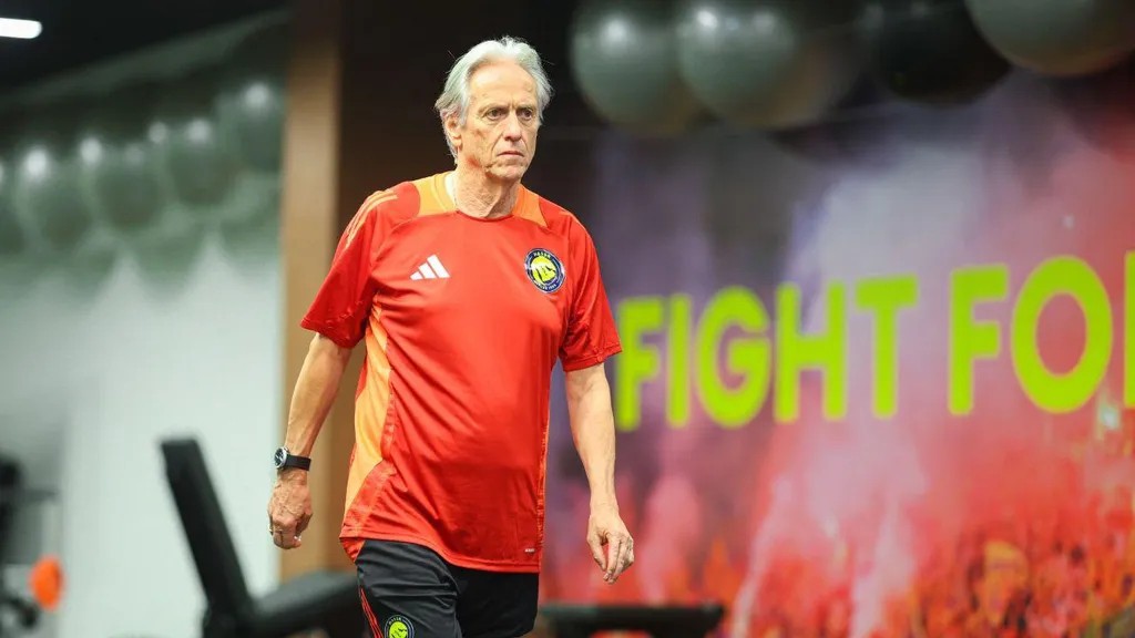 โค้ชผู้ชนะ: เฟลิกซ์และโรนัลโด้เป็นหุ้นส่วนที่แข็งแกร่ง โค้ชชาวโปรตุเกสชอบบ่นเกี่ยวกับผู้ตัดสินมากเกินไป