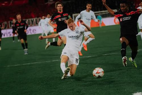 มิดทิลแลนด์ vs ไอน์ทรัค แฟร้งค์เฟิร์ต