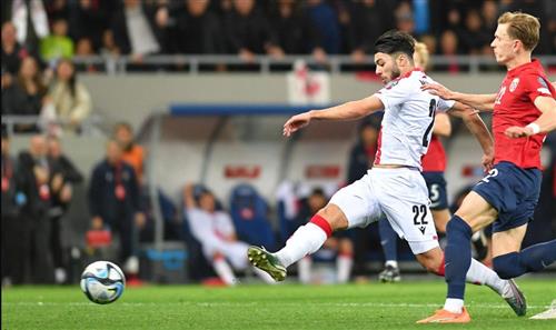 เนวิลล์ vs สกอตแลนด์