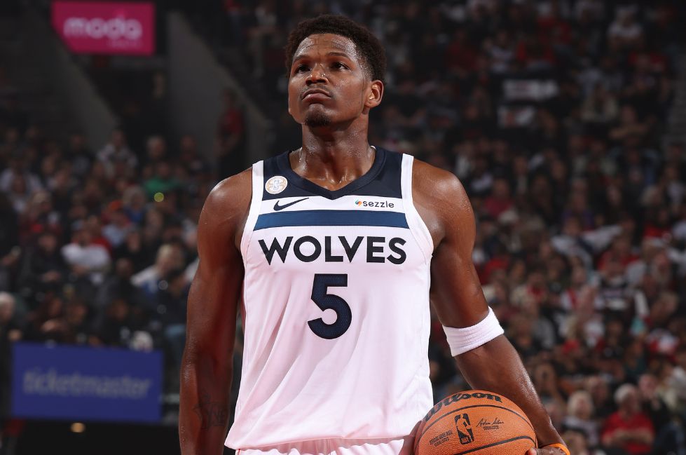 เอ็ดเวิร์ดส์กลับมาที่สนามและทำคะแนนได้ 15 แต้ม 5 แอสซิสต์ และข้อผิดพลาด 3 ครั้งในเกมแรก โดยมีทีมต่ำบวกลบ -25