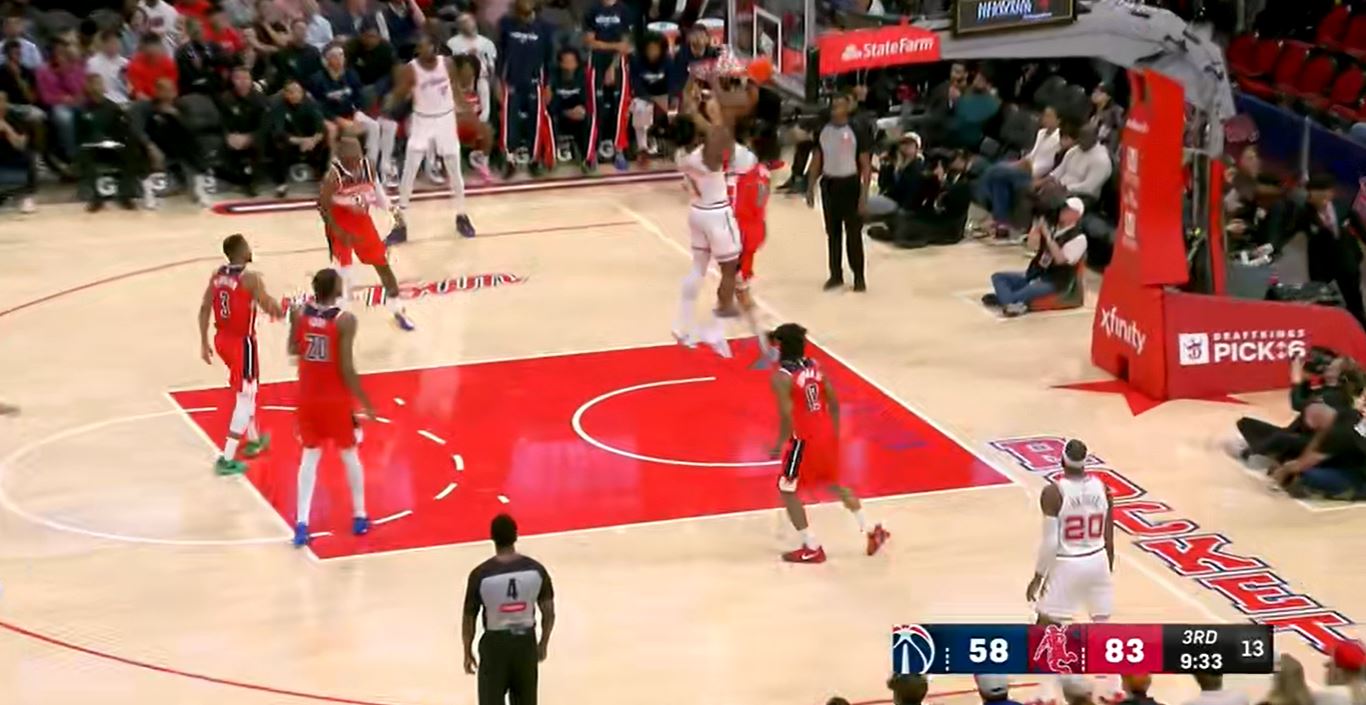 ซาร์ทำ 10 แต้ม 5 รีบาวด์ในควอเตอร์เดียว พ่อมดชนะ 11 แต้มในควอเตอร์เดียวเพื่อรักษาความสงสัย