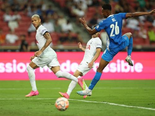 ไลออนส์ มาริเนิร์ส พบ ท็อตแน่ม ฮ็อทสเปอร์